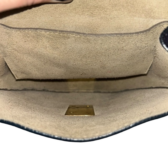 Chloe Small Drew Leather Crossbody Bag With Gold Hardware And Chain Strap - Picture 7 of 9